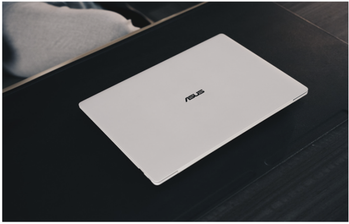 Khi laptop trở thành tuyên ngôn thẩm mỹ của CEO