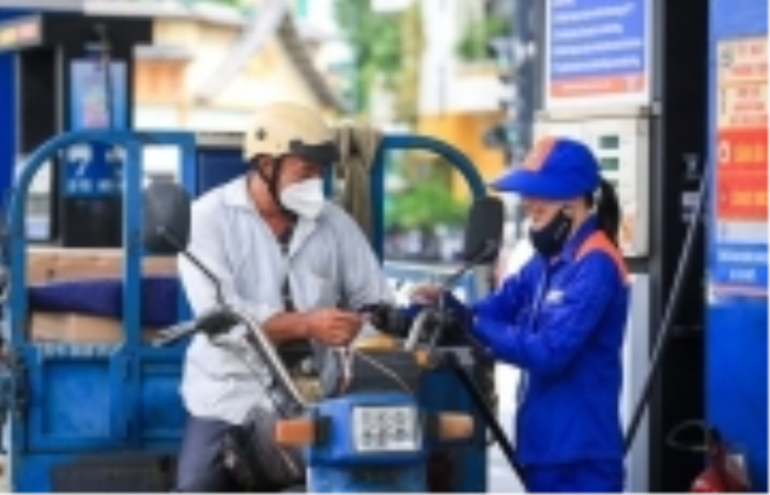 Giá xăng dầu hôm nay 31/5: Tiếp đà giảm mạnh